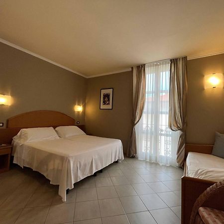 Hotel Regina ฟอร์เต เดย์ มาร์มี ภายนอก รูปภาพ