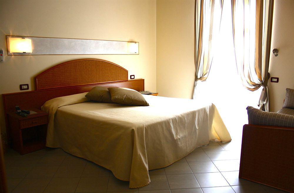 Hotel Regina ฟอร์เต เดย์ มาร์มี ภายนอก รูปภาพ