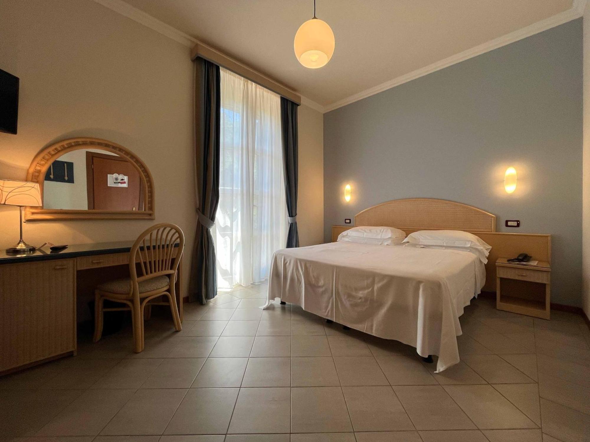 Hotel Regina ฟอร์เต เดย์ มาร์มี ภายนอก รูปภาพ